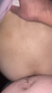 30分钟前，人事约到他家楼顶偷情，中途她小孩打来电话